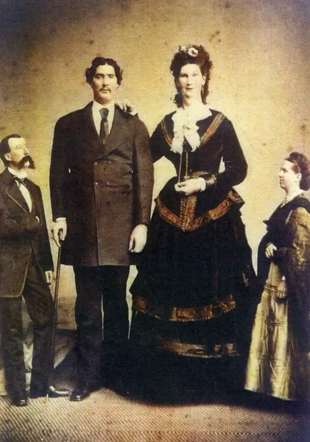 The Story of the Tallest Couple of All Time 